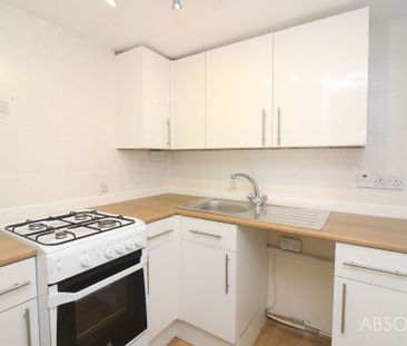 2 bed mid-terraced house to rent in Ellacombe Road, Torquay, TQ1 - Photo 3