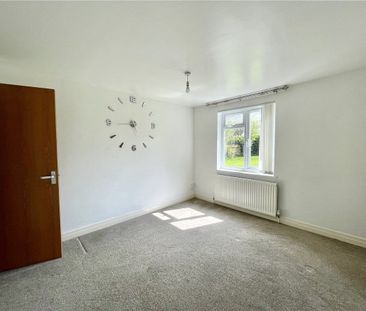 A spacious detached house situated in a convenient village location... - Photo 4
