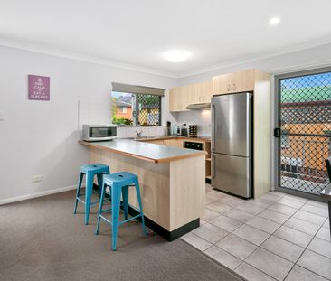 Charming Two Bedroom Unit Close To PA Hospital - Photo 4