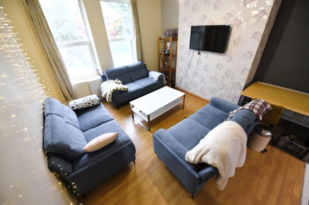 6 bedroom Flat in Brudenell Road, Leeds - Photo 1