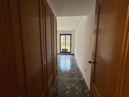 4 room luxury Apartment for rent in Valencia - Photo 2