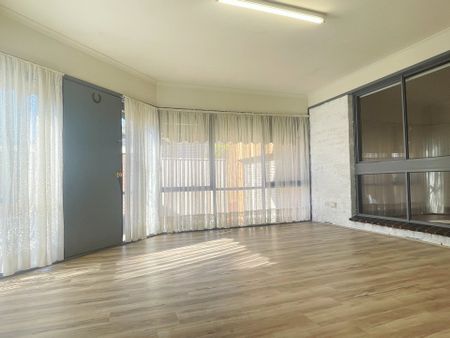 Family home just renovated - Photo 4
