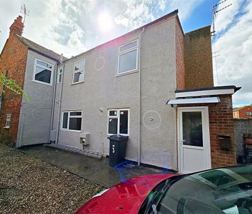 4 bedroom end of terrace house to rent - Photo 4