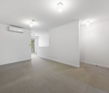 LOW MAINTENANCE 4 BEDROOM TOWNHOUSE - Photo 3