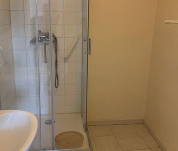 t3 les milles terrasse 1060 euros - Photo 2