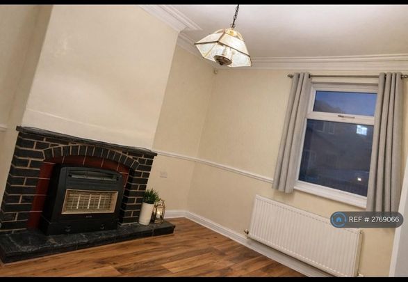 3 bedroom terraced house to rent - Photo 1