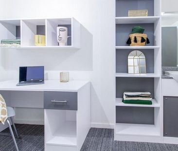 1 bedroom in a flat share to rent - Photo 2