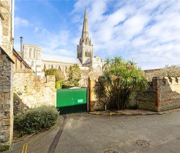 Pretty two bedroom cottage in the heart of Chichester town centre - Photo 2