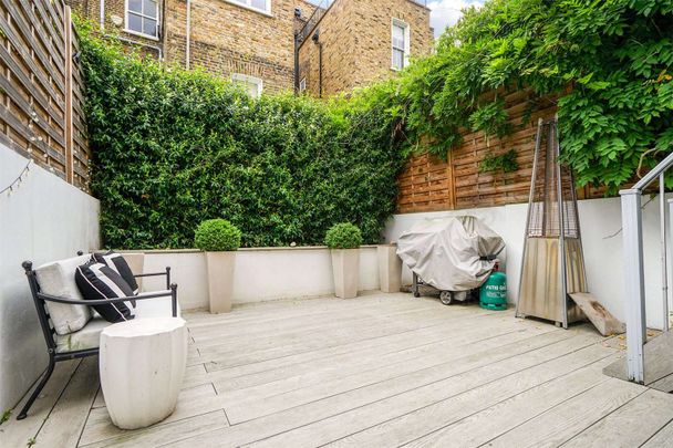 This is a charming 5 bedroom house situated in the desirable 10 Acre Estate in Chelsea. - Photo 1