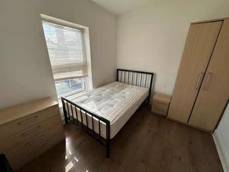 1 bedroom in a house share to rent - Photo 5