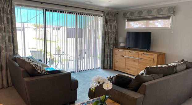 FULLY FURNISHED - 12 MONTH FIXED TERM - Photo 1