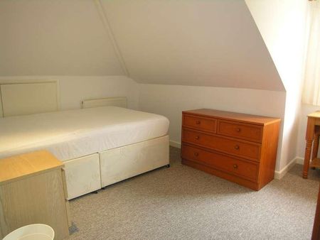 Bedroom First Floor Flat In Bournemouth, BH3 - Photo 5