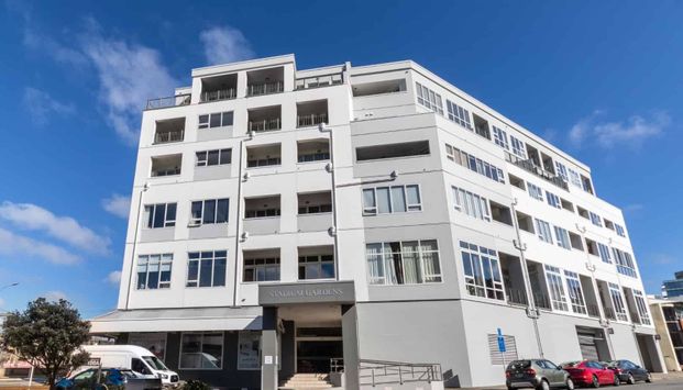 Deluxe Stadium Gardens - Photo 1