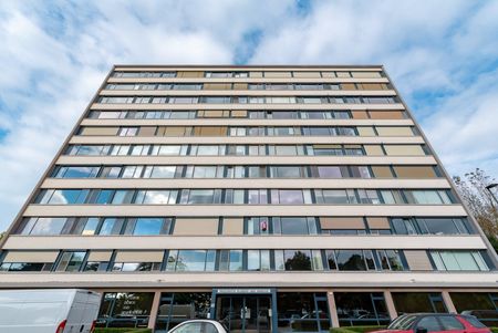 Vernieuwd appartement gelegen op de 2de verdieping van Residentie Eugène Van Marcke! - Foto 4