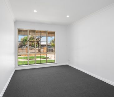 Beautiful Spacious Home - Photo 4