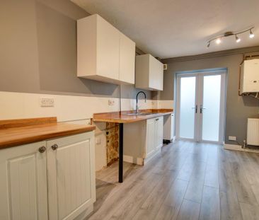 3 bedroom end of terrace house to rent - Photo 4