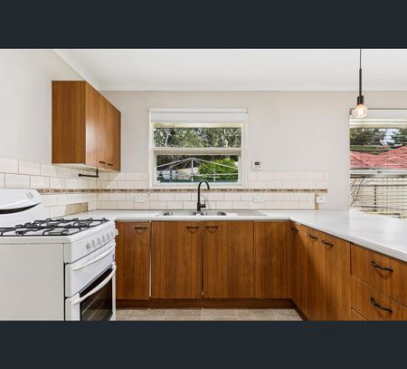21 Conington Cres, Morphett Vale, SA 5162 - Photo 3