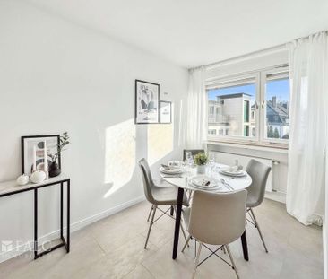 Moderne, frisch renovierte Traumwohnung mit Balkon - Photo 1