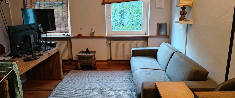 Wunderschöne 2-Zimmer-Altbauwohnung im Wrangelkiez – voll möbl - Photo 1