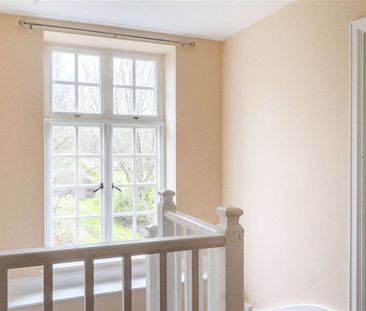 An attractive three bedroom period house in an exclusive setting in... - Photo 3