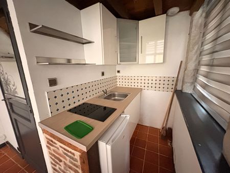 Studio non meublé avec Mezzanine – Vieux Lille ! réf G518-1 - Photo 4