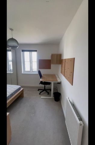 1 bedroom in a flat share to rent - Photo 2