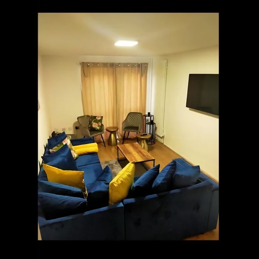 2 Bed Terraced House, Urlwin Walk, SW9 - Photo 1