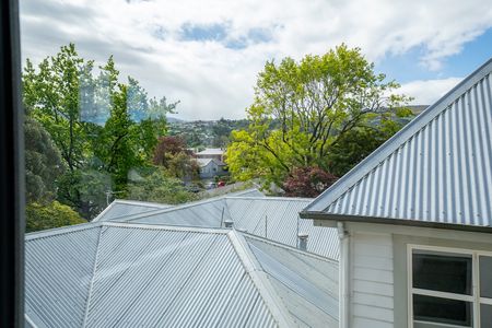 Brand-New Studio Complex - Only meters from the University! - Photo 2