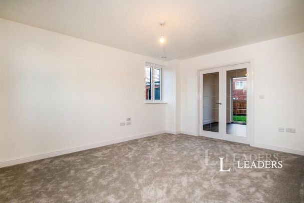 4 bedroom detached house to rent - Photo 1