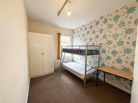 4 bedroom terraced house to rent - Photo 5