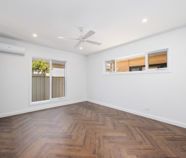 MODERN, NEW AND FULLY FURNISHED! - Photo 4
