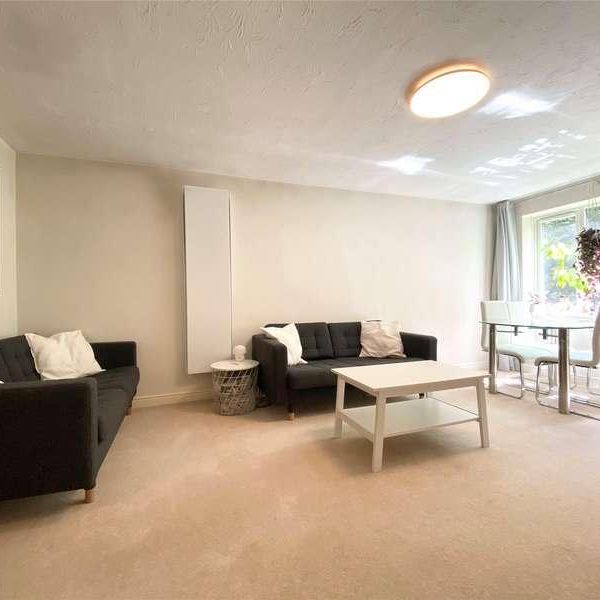 Masefield Gardens, Crowthorne, Berkshire, RG45 - Photo 1