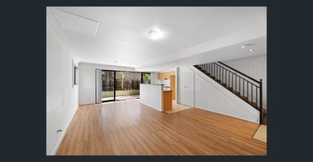 SPACIOUS 2 BEDROOM TOWNHOUSE IN GREAT LOCATION - Photo 3