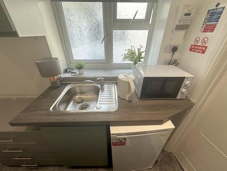 Studio to rent - Photo 2