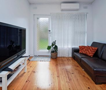 Modern unit in Enfield - Photo 2