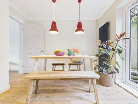 Chichester Close, Hove, BN3 - Photo 3