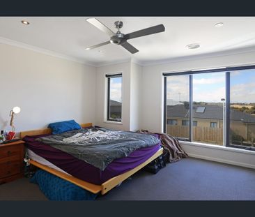 Train Station only a 3 minute walk - Photo 4