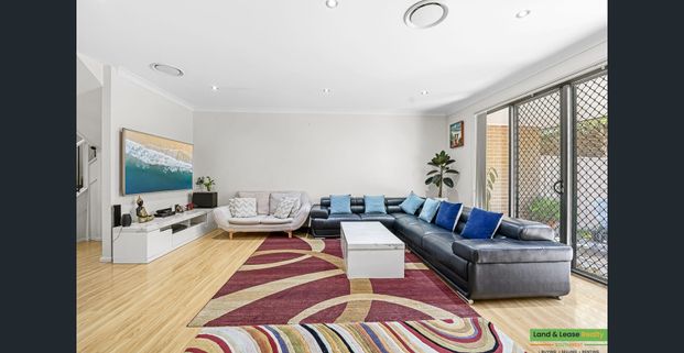 Double Story Townhouse for Lease // walk to Ingleburn Station // Walk to shops - Photo 1