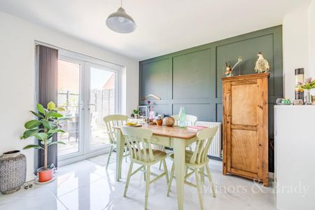 4 bedroom detached house to rent - Photo 3