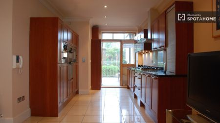 Fantastic 2 Bed Apartment with Balconies in Howth, Dublin - Photo 5