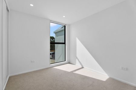 Brand New - Easy Living. - Photo 3