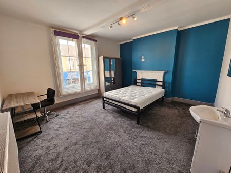 6 Bed Student Accommodation - Photo 3