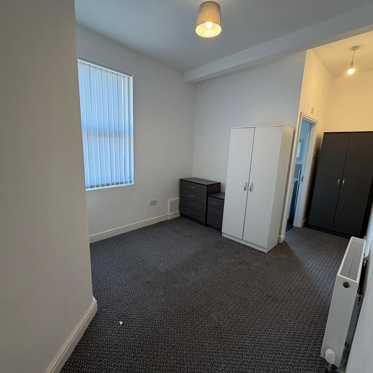 1 bedroom in a house share to rent - Photo 1