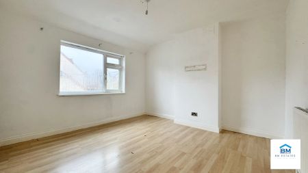 2 Bedroom Flat - Photo 3