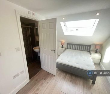 1 bedroom in a house share to rent - Photo 4