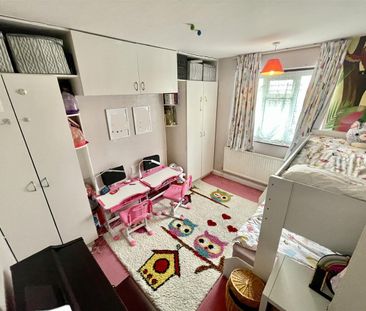 Village Way, London - Photo 6