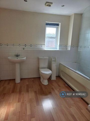 2 bedroom flat to rent - Photo 5