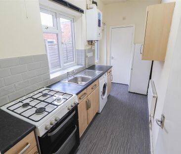 2 bedroom terraced house to rent - Photo 4