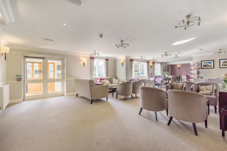 Chelmer Lodge, Chelmsford, Essex - Photo 3