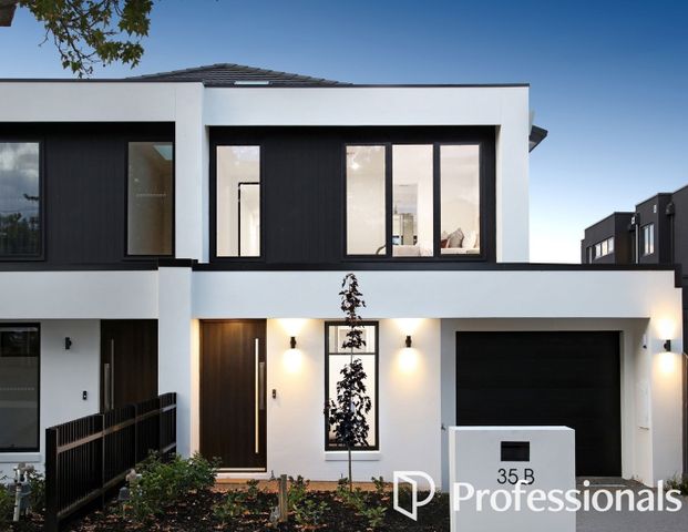 Stunning 4-Bedroom Family Home in Bentleigh East - Photo 1